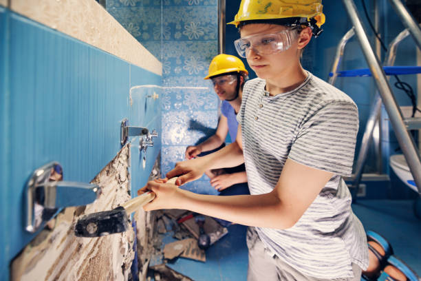 Best Crawl Space Mold Remediation  in Raymond, WA